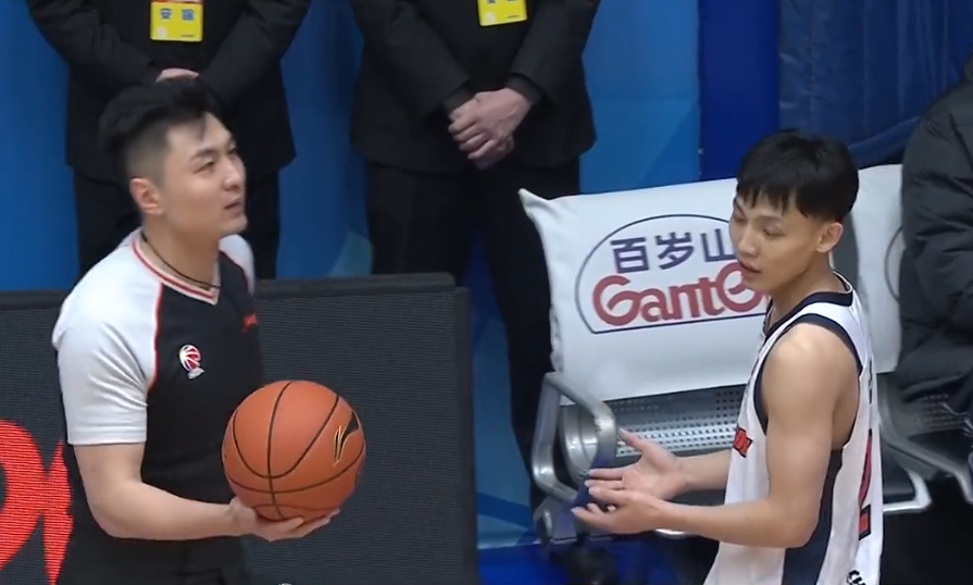 乐鱼平台-破案！胡明轩状态一好，徐杰却又摆烂原因找到，媒体人说出大实话