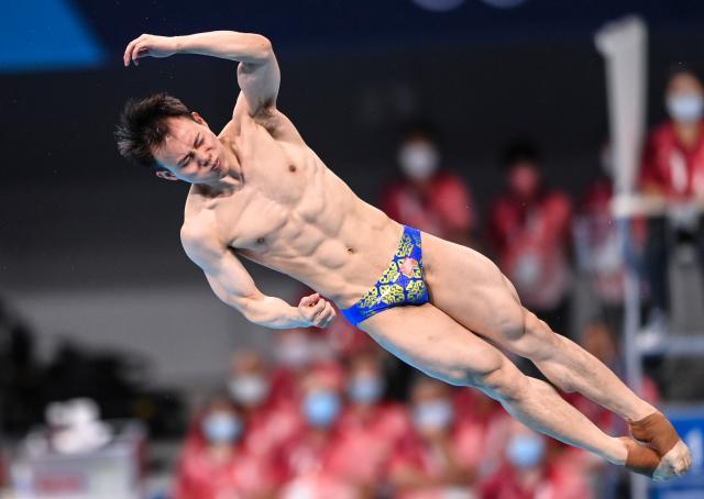 1627975376382068501.jpg 伤病打不倒他!谢思埸带着钢钉加冕跳板“双冠王”