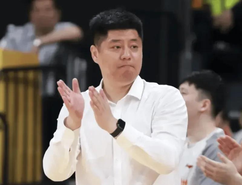 乐鱼APP-G1胜广厦采访！潘江盛赞攻守+于米提发挥，尼克斯明确强硬对抗！