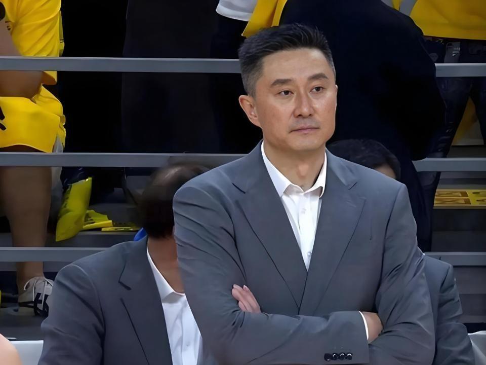 乐鱼官网-骂懵焦泊乔，杜峰打压式执教反噬球队，球迷高呼：该下课了