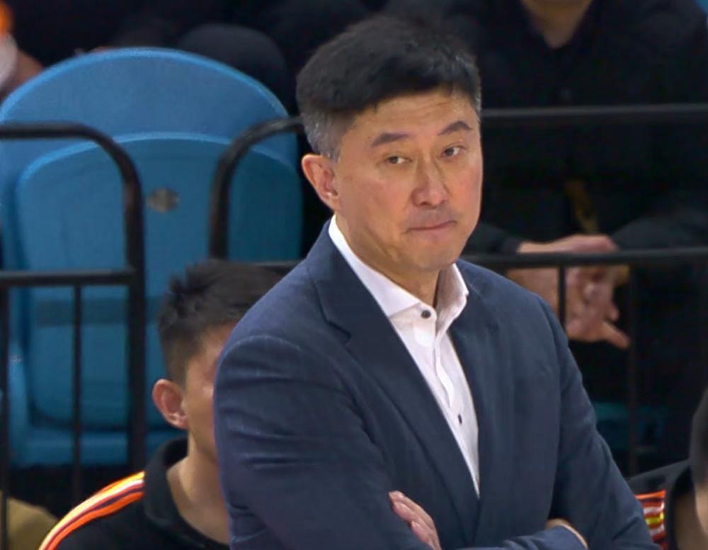乐鱼官网-骂懵焦泊乔，杜峰打压式执教反噬球队，球迷高呼：该下课了